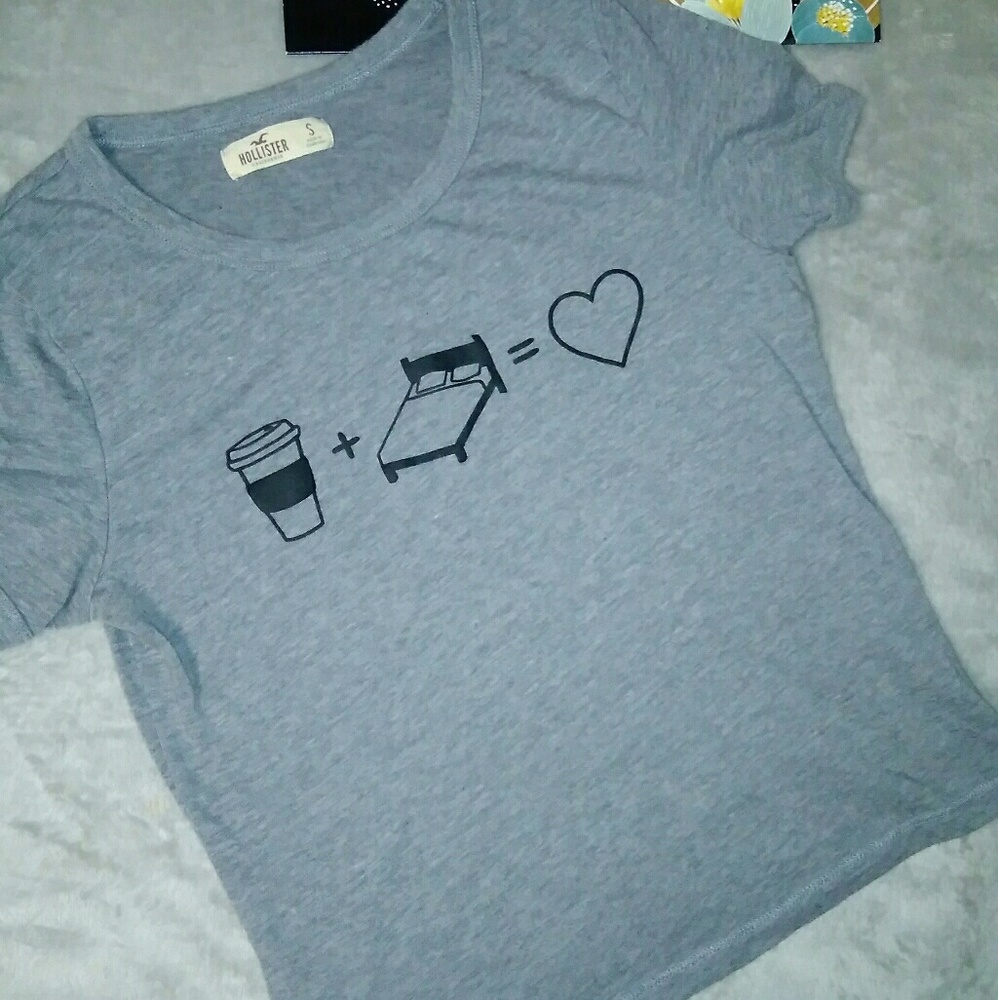 🛍 Hollister Sleep Top
